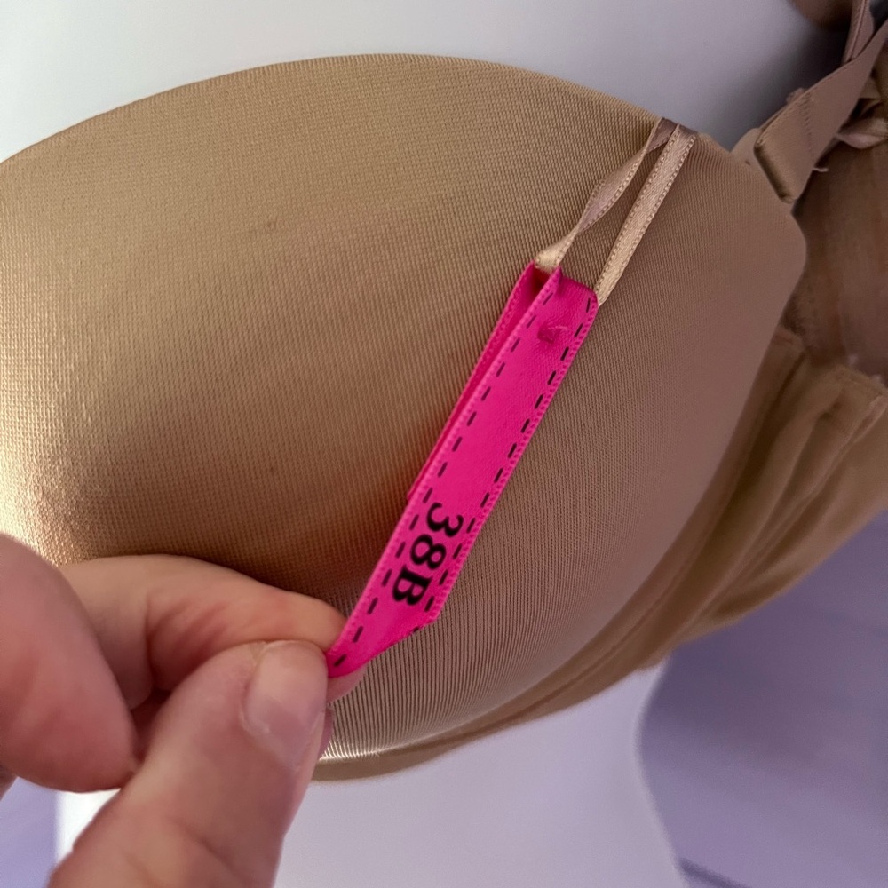 NWOT MAIDENFORM padded and underwire bra. Strapless or crossed back straps 38B